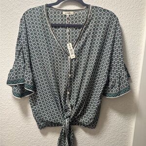 🌸. Patterned Green Women's Top